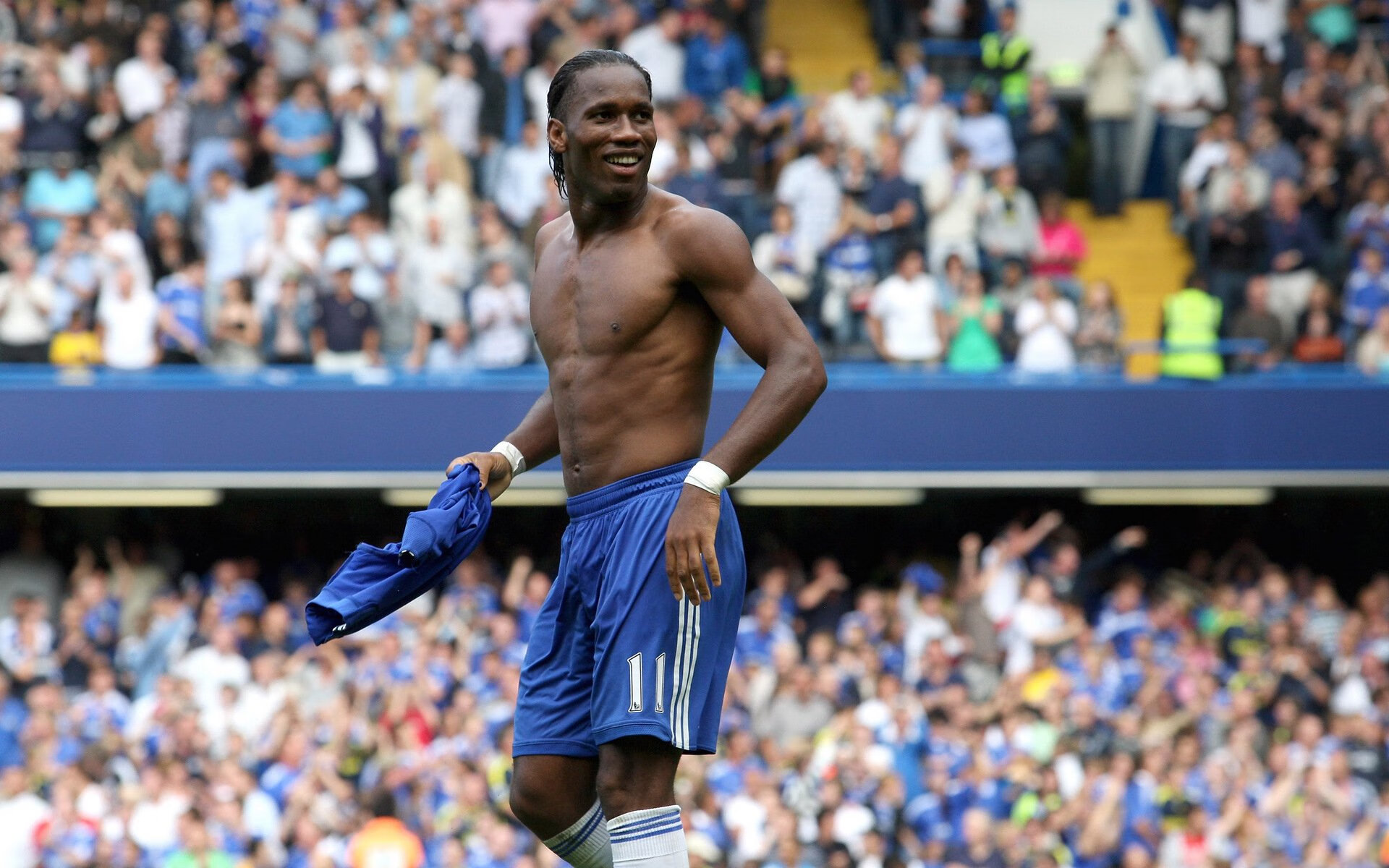 伊布神话再现，39岁传奇在亚洲沙漠的制胜一击，伊朗球迷为他欢呼！